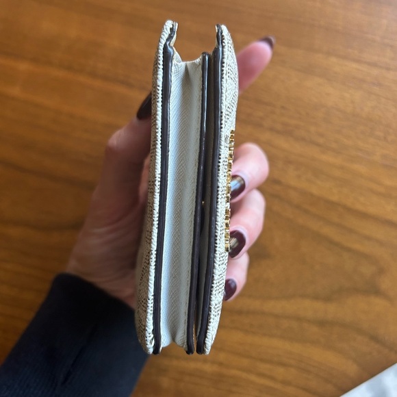 ‼️BF SALE!‼️Michael Kors Jet Set Signature Purse and Wallet Set - Picture 9 of 15